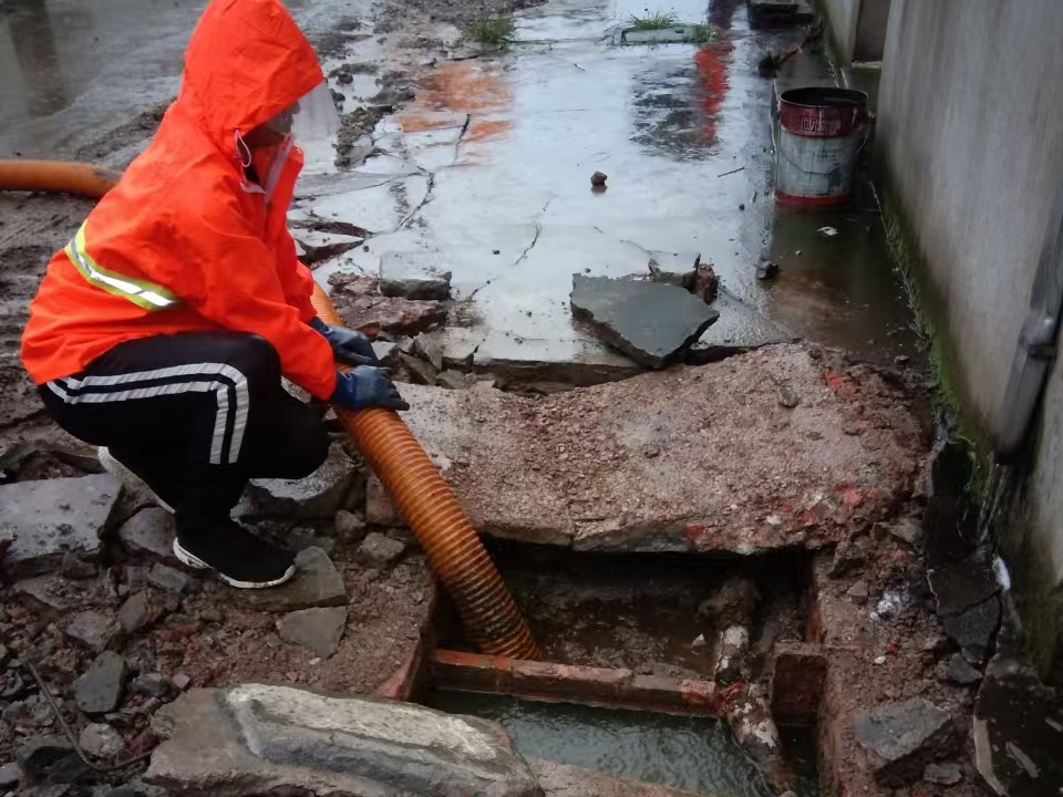 南通专业清理污水池 炜誉市政以规范流程守护城市 “肠道”